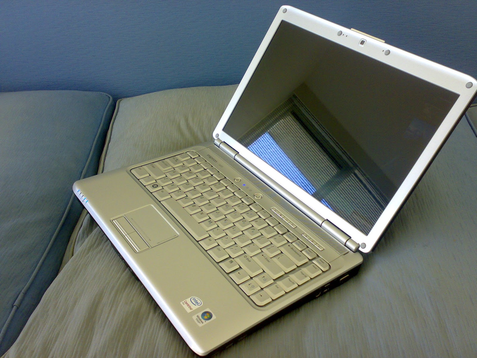 Dell UltraSharp FP review Dell UltraSharp FP